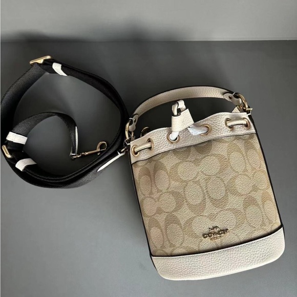Coach Cream and Tan Signature Shoulder Bag - Picture 2 of 6